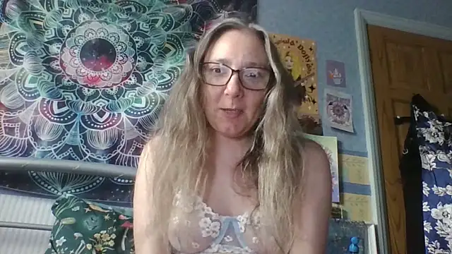 Izzylove47 online show from June 5, 9:26 am