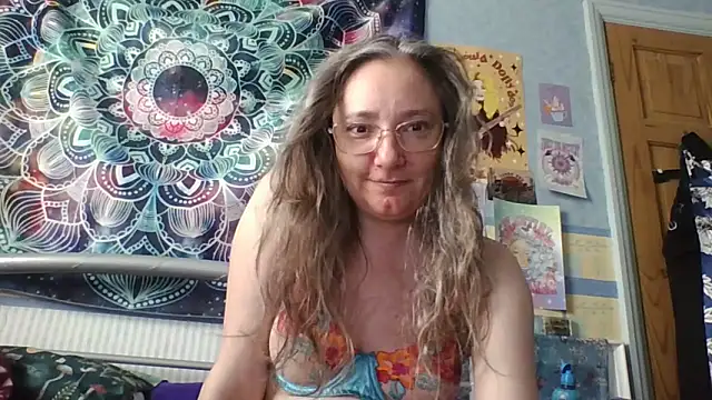 Izzylove47 online show from June 13, 8:45 am