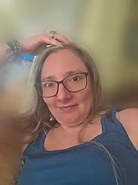 Izzylove47 online show from July 7, 1:15 pm