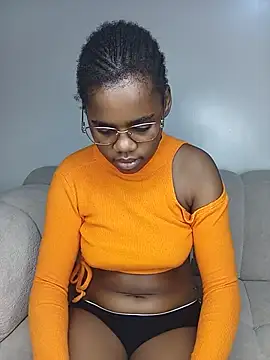 Snapshot of softglamqueen chatting on June 30, 3:29 am softglamqueen online show from June 30, 3:29 am