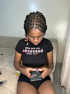 Snapshot of softglamqueen chatting on July 24, 3:37 am softglamqueen online show from July 24, 3:37 am