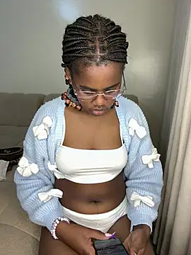 Snapshot of softglamqueen chatting on July 30, 3:27 am softglamqueen online show from July 30, 3:27 am