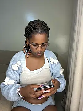 Snapshot of softglamqueen chatting on August 1, 3:28 am softglamqueen online show from August 1, 3:28 am