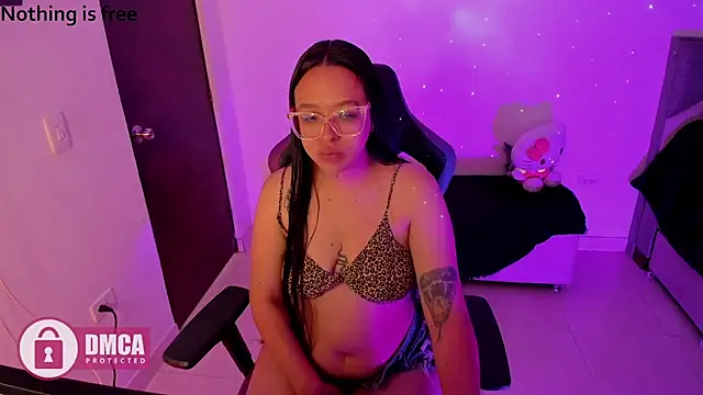 Snapshot of Spicydollx_1 chatting on June 11, 5:11 pm Spicydollx 1 online show from June 11, 5:11 pm