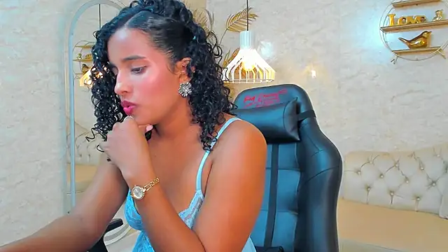 Snapshot of Horny_Curls chatting on July 3, 3:57 am Horny Curls online show from July 3, 3:57 am