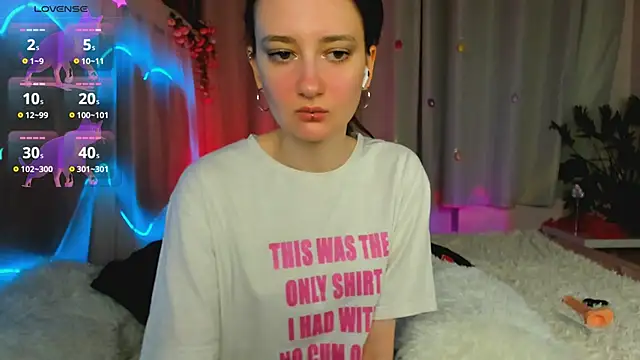 Snapshot of SummerLilaa chatting on June 4, 1:28 pm SummerLilaa online show from June 4, 1:28 pm