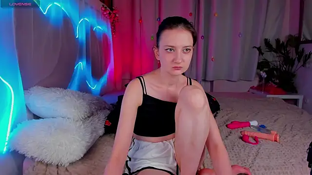 Snapshot of SummerLilaa chatting on June 22, 1:30 pm SummerLilaa online show from June 22, 1:30 pm