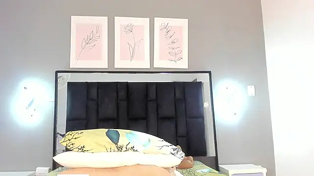 zoe curvyy online show from June 5, 12:11 pm