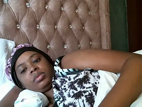 Snapshot of pretty_zii chatting on July 5, 7:04 am pretty zii online show from July 5, 7:04 am
