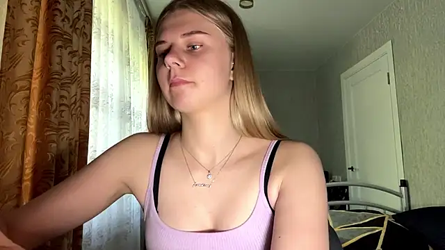 HoneysPiee online show from June 8, 10:04 am