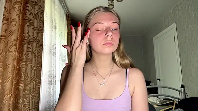 HoneysPiee online show from June 10, 10:03 am
