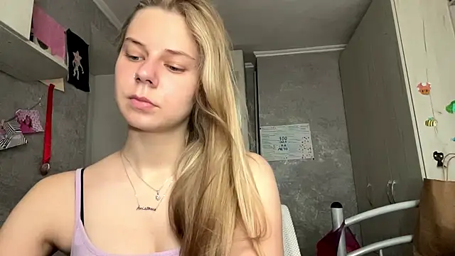 HoneysPiee online show from June 12, 10:25 am