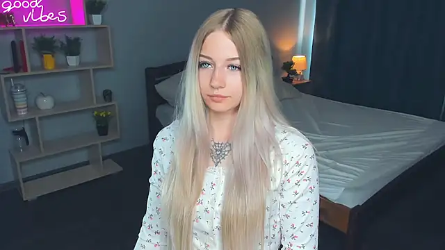 Snapshot of DeniseMekus chatting on June 5, 10:21 am DeniseMekus online show from June 5, 10:21 am