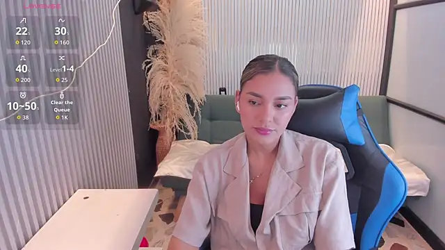 Snapshot of SophieWatson_ chatting on June 4, 2:01 pm SophieWatson online show from June 4, 2:01 pm