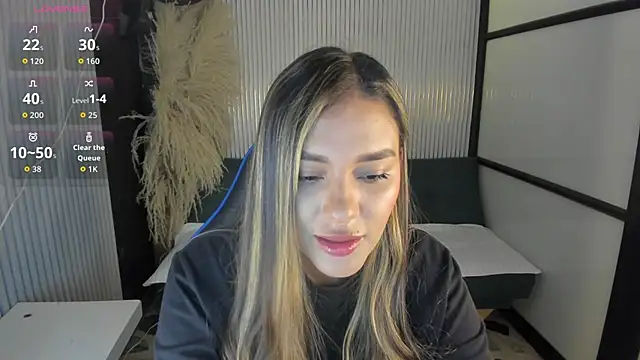 SophieWatson  online show from June 18, 1:48 pm