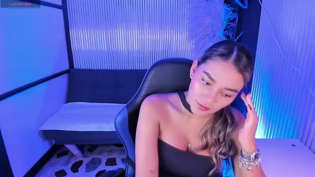SophieWatson  online show from June 20, 1:47 pm