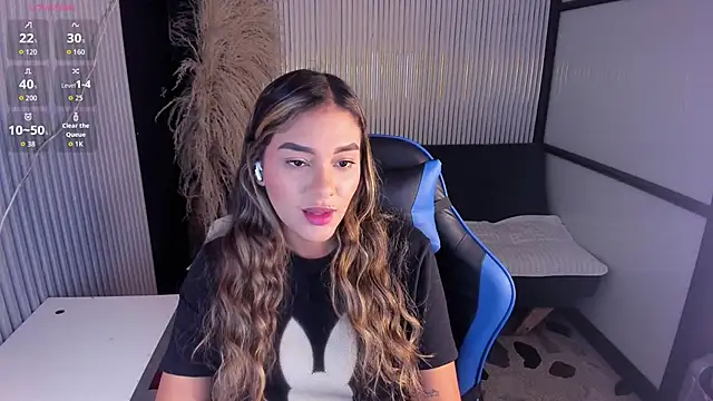 SophieWatson  online show from June 22, 1:52 pm