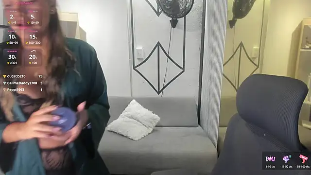 SophieWatson  online show from June 27, 1:17 pm