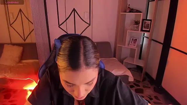 SophieWatson  online show from July 1, 1:56 pm