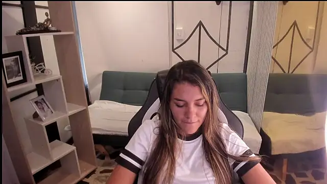 SophieWatson  online show from July 20, 1:57 pm