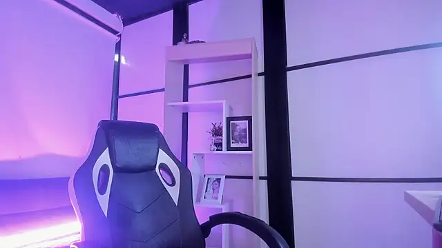 SophieWatson  online show from July 25, 12:25 pm