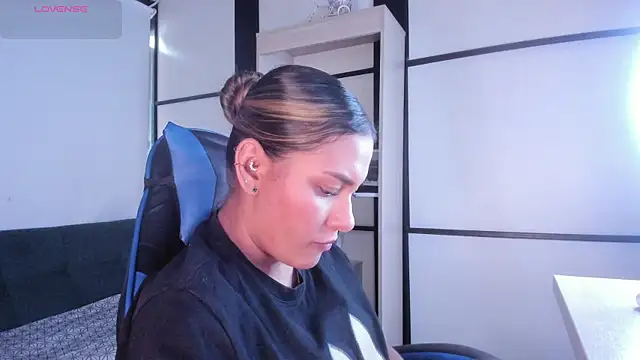 SophieWatson  online show from July 29, 3:21 pm