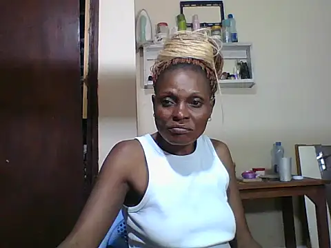 Snapshot of Ebonyqueen4 chatting on June 1, 7:04 pm Ebonyqueen4 online show from June 1, 7:04 pm