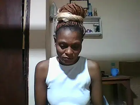 Snapshot of Ebonyqueen4 chatting on June 13, 8:23 am Ebonyqueen4 online show from June 13, 8:23 am