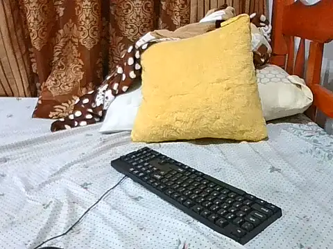 Snapshot of sweet_naughty chatting on June 6, 7:40 pm sweet naughty online show from June 6, 7:40 pm