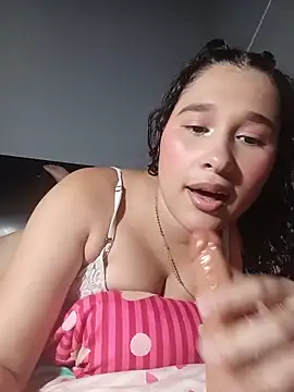 Snapshot of LittleSweetZoe chatting on June 9, 1:39 am LittleSweetZoe online show from June 9, 1:39 am
