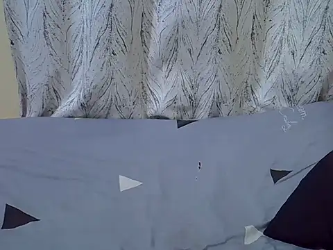 Snapshot of petite_pretti chatting on June 3, 2:19 pm petite pretti online show from June 3, 2:19 pm