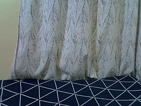 Snapshot of petite_pretti chatting on June 10, 2:34 am petite pretti online show from June 10, 2:34 am