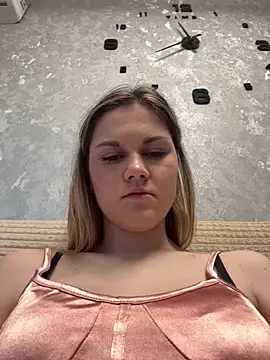 Snapshot of la_lisa_ chatting on June 3, 6:49 am la lisa online show from June 3, 6:49 am