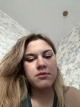 Snapshot of la_lisa_ chatting on June 12, 7:51 am la lisa online show from June 12, 7:51 am