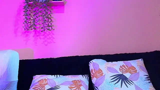 Snapshot of Lindaevans1 chatting on July 4, 4:13 pm Lindaevans1 online show from July 4, 4:13 pm