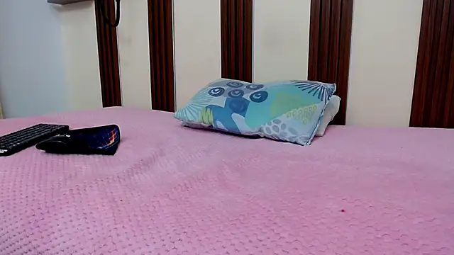 skinnykattylush19 online show from June 11, 6:00 am