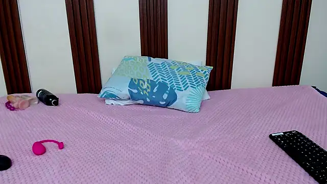 skinnykattylush19 online show from June 19, 6:18 am