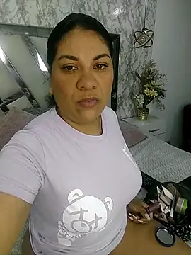 Snapshot of MiaPeach_ chatting on June 6, 5:50 pm MiaPeach online show from June 6, 5:50 pm