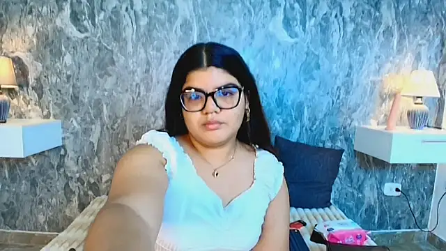 Snapshot of sky_white_ chatting on July 8, 12:09 pm sky white online show from July 8, 12:09 pm