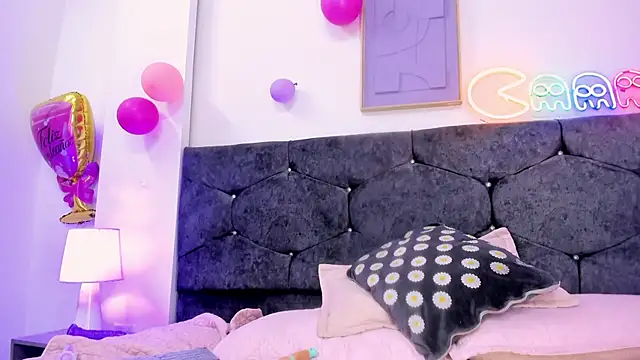Snapshot of Meghan_candy chatting on June 11, 12:32 am Meghan candy online show from June 11, 12:32 am
