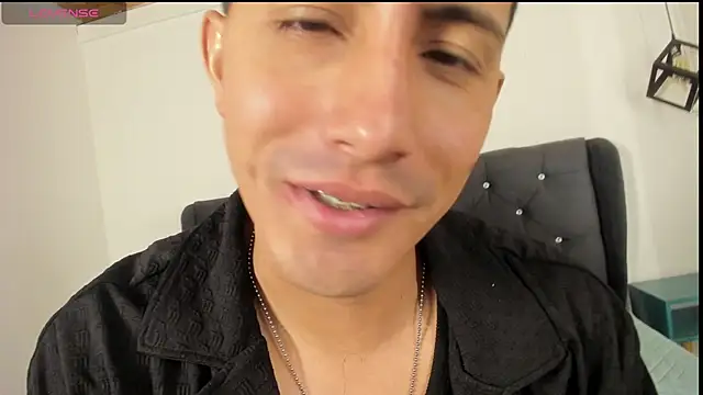 Snapshot of marcos_vieyra chatting on June 9, 7:47 pm marcos vieyra online show from June 9, 7:47 pm