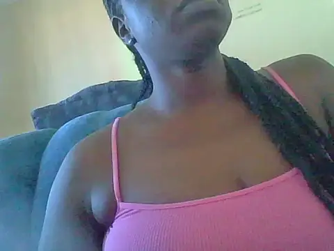 Snapshot of Queen_Zuri chatting on June 5, 12:00 pm Queen Zuri online show from June 5, 12:00 pm