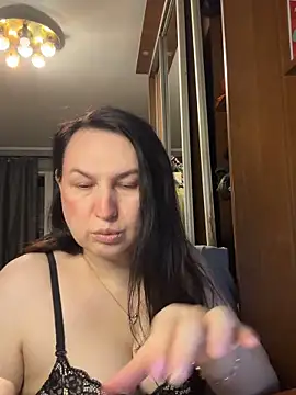 Snapshot of EvaBeautyXxX chatting on June 14, 10:45 pm EvaBeautyXxX online show from June 14, 10:45 pm