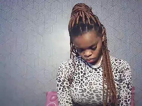 Snapshot of BustieLaura chatting on June 14, 6:26 am BustieLaura online show from June 14, 6:26 am