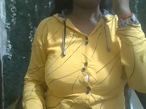Snapshot of shallykaur chatting on June 2, 3:41 am shallykaur online show from June 2, 3:41 am
