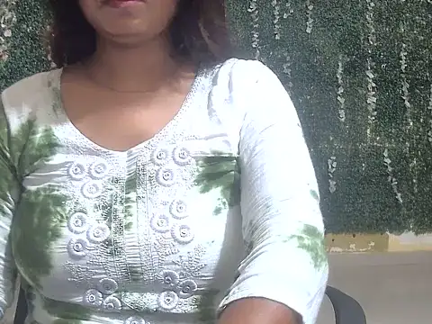 Snapshot of shallykaur chatting on June 4, 3:45 am shallykaur online show from June 4, 3:45 am