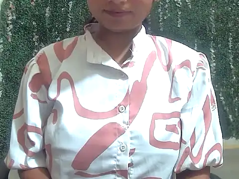 Snapshot of shallykaur chatting on June 5, 3:46 am shallykaur online show from June 5, 3:46 am