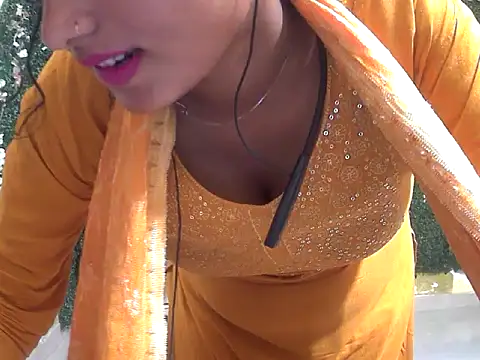 Snapshot of shallykaur chatting on June 12, 3:49 am shallykaur online show from June 12, 3:49 am