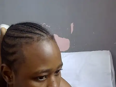 Snapshot of Petite_Ebony10 chatting on June 29, 10:15 am Petite Ebony10 online show from June 29, 10:15 am