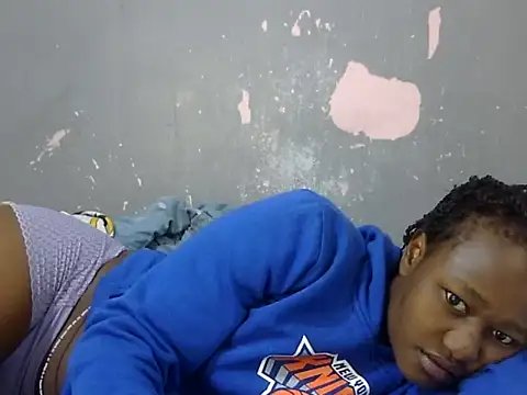Snapshot of Petite_Ebony10 chatting on July 5, 5:25 am Petite Ebony10 online show from July 5, 5:25 am